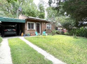 Casa · 70m² · 3 Ambientes · 2 Cocheras · Venta - Casa 2 Dorm. con Cochera y Pileta en Funes