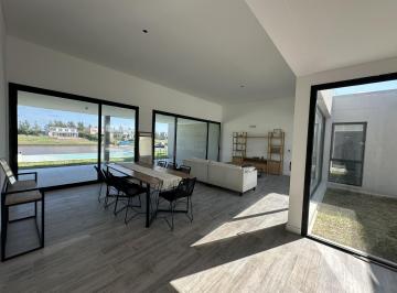 Casa · 259m² · 5 Ambientes · 2 Cocheras · Casa a La Venta, en Una Sola Planta, 5 Ambientes, en El Naudir