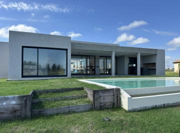 Casa · 259m² · 5 Ambientes · 2 Cocheras · Casa a La Venta, a Estrenar, El Naudir