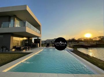 Casa · 225m² · 4 Ambientes · 4 Cocheras · Venta Casa 4 Ambientes en Barrio La Alameda Canning