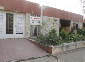 Casa · 130m² · 3 Ambientes · 1 Cochera · Casa en B° Las Magnolias m Hiper Libertad (Casa a Reciclar)