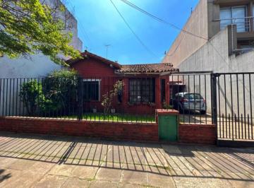 Casa · 141m² · 4 Ambientes · 1 Cochera · Casa Castelar Norte 4 Ambientes, 3 Dorm.