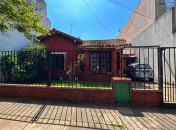 Casa · 141m² · 4 Ambientes · 1 Cochera · Casa Castelar Norte 4 Ambientes, 3 Dorm.