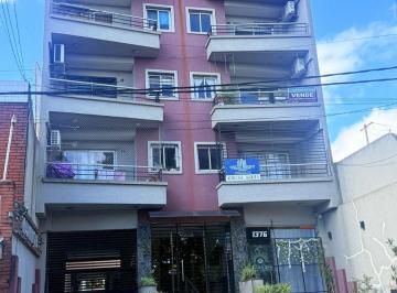 Departamento de 2 ambientes, Lanús · En Venta Dpto 2 Amb con Balcon, 2 Baños y Cochera en Lanus