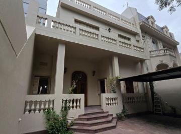 Casa de 6 ambientes, Belgrano · Alquiler Casa de Estilo con 6 Ambientes C/ Jardín + Espacio Para 3 Autos - Apto Uso Comercial