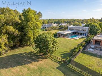 Casa · 300m² · 5 Ambientes · 2 Cocheras · Casa en Venta 3 Dorm. Estancias Golf Club