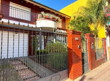 Casa de 7 ambientes, La Matanza · Apto Credito! - Chalet 7 Ambientes con Quincho y Pileta // Almirante Brown 1358