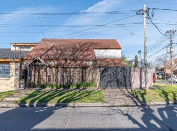 Casa · 104m² · 4 Ambientes · 1 Cochera · Casa en Venta 4 Ambientes – Castelar Norte