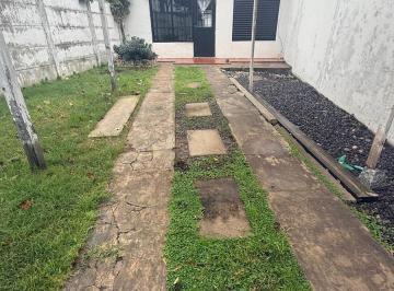 Casa · 40m² · 2 Ambientes · 1 Cochera · Casa en 1 Entre 519 y 520