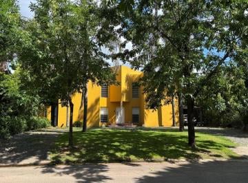 Casa · 300m² · Casa en Venta en Boulevares, Pilar, G. B. a. Zona Norte
