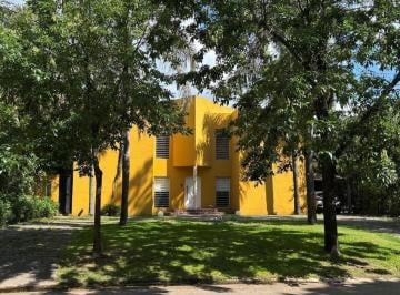 Casa · 300m² · Casa en Venta en Boulevares, Pilar, G. B. a. Zona Norte