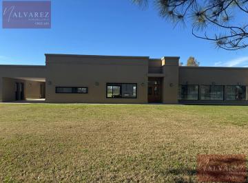 Casa · 5065m² · 4 Ambientes · 4 Cocheras · Venta - Casa en Haras El Malacate
