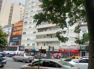 Departamento de 3 ambientes, Caballito · 3 Ambientes Amplio y Luminoso Muy Bien Ubicado!