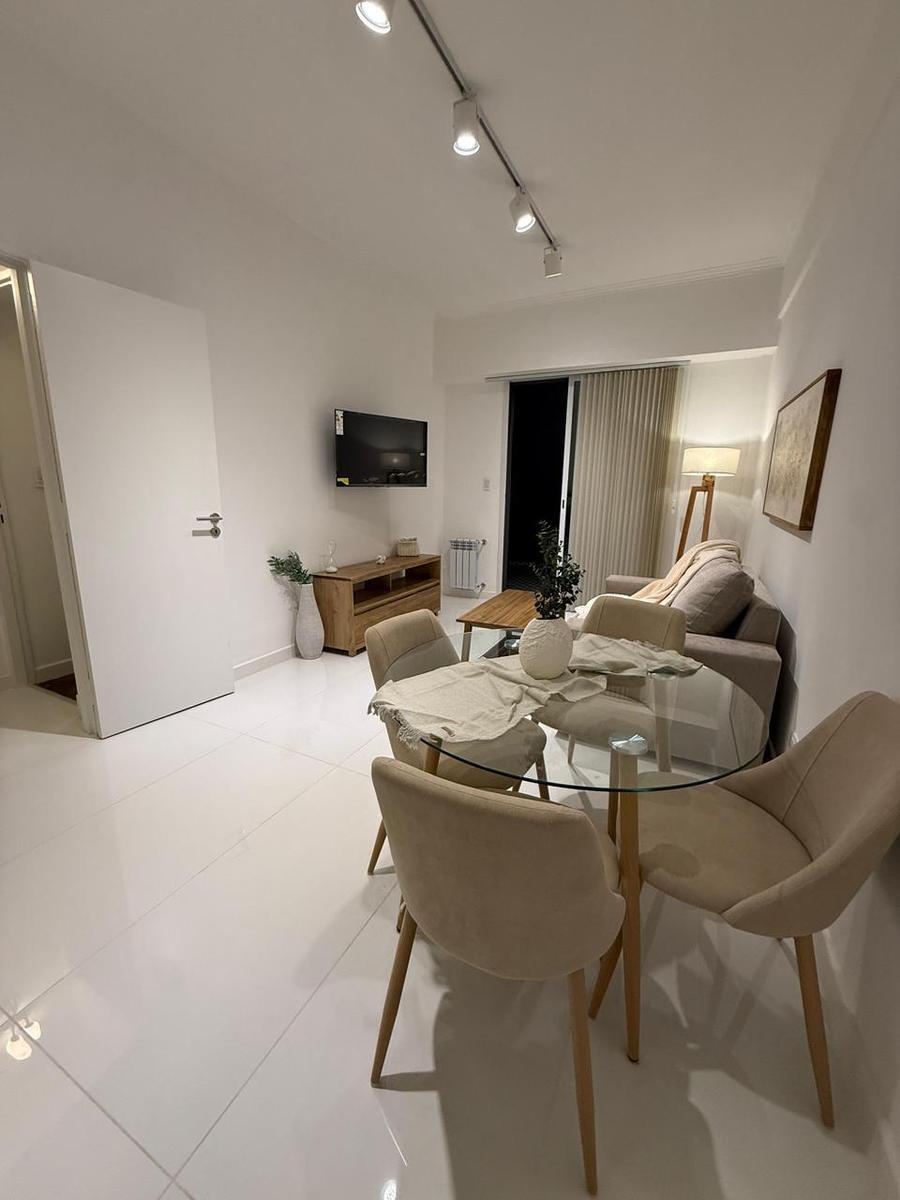 Departamento de 3 ambientes con dos patios propios