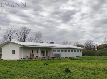 Quinta vacacional · 248m² · 5 Ambientes · Quinta con Emprendimiento Comercial (Pensionado de Mascotas) Apto Crédito Terreno Complementario