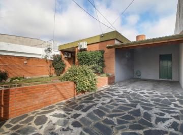 Casa · 148m² · 4 Ambientes · 2 Cocheras · Casa en Venta en Villa Adelina