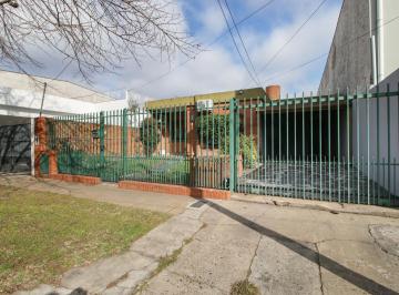 Casa · 148m² · 4 Ambientes · 2 Cocheras · Casa en Venta en Villa Adelina