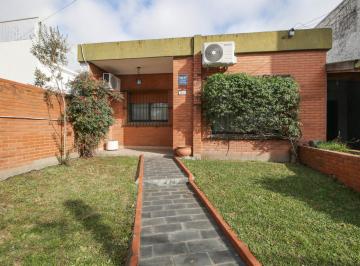 Casa · 148m² · 4 Ambientes · 2 Cocheras · Casa en Venta en Villa Adelina