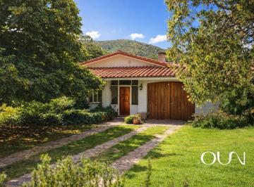 Casa · 330m² · 6 Ambientes · 1 Cochera · Casa en Venta La Cumbre 3 Dorm. y Gas Natural