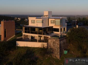 Casa · 450m² · 6 Ambientes · 6 Cocheras · Casa en Venta de 4 Dorm., con Vistas, Terreno 1927 m², Recibo Menor - Country La Cuesta