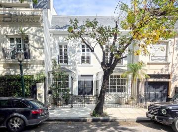 Casa · 213m² · 4 Ambientes · Casa de 4 Ambientes con Patio en Venta en Barrio Parque
