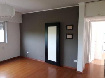 Departamento · 60m² · 3 Ambientes · Departamento de 3 Amb Reciclado Frente a La Plaza