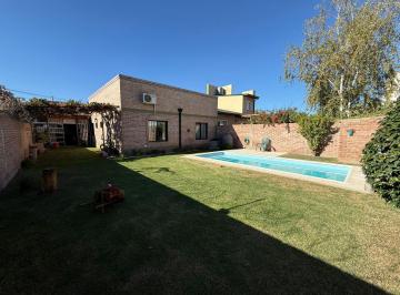 Casa · 178m² · 5 Ambientes · 1 Cochera · Casa 3 Hab, Oficina, Quincho y Patio con Pileta General Roca