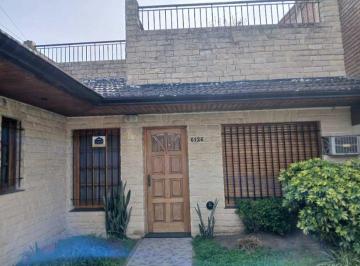 Casa de 4 ambientes, Avellaneda · Venta Hermosa Casa en 2 Plantas de 4 Ambientes, Garaje, Dos Baños, Fdo Libre. Excelente Ubicación.