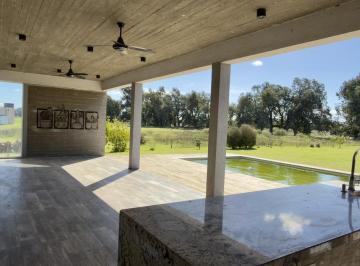 Casa · 256m² · 5 Ambientes · 6 Cocheras · Casa Venta 5 Ambientes Acepta Permuta Menor Valor La Faustina Ruta 2