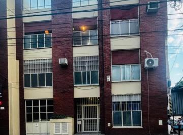 general-san-martin-san-martin-centro-alquiler-departamento-2-ambientes · Departamento 2 Amb con Bajas Expensas, Muy Buen Estado