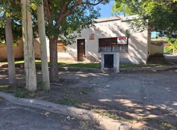 Casa · 110m² · 4 Ambientes · Allen Vende Casa Centrica