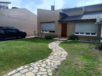 Casa · 150m² · 4 Ambientes · 3 Cocheras · Venta Casa Ituzaingo Norte 4 Ambientes con Pileta, Fondo y Cochera