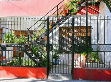 Casa · 113m² · 8 Ambientes · 1 Cochera · Venta 2 PH 4 Ambientes - Cochera - Patio - Parrilla