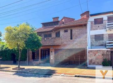 Casa · 233m² · 5 Ambientes · 2 Cocheras · Casa en Venta - 4 Dorm. 4 Baños - La Plata
