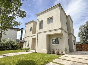 Casa · 156m² · 5 Ambientes · 3 Cocheras · Venta Casa en Barrio San Ramón con Financiación - Pilar del Este