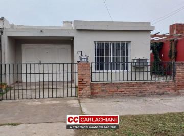Casa · 4 Ambientes · 1 Cochera · Casa en Las Rosas