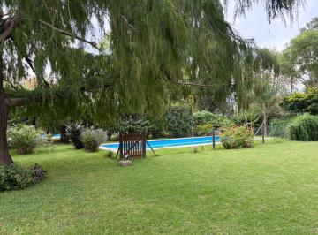 Casa · 165m² · 5 Ambientes · 2 Cocheras · Casa de Dos Dorm. Barrio Don Quijote, Pileta, Quincho, Gran Parque