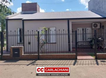 Casa · 220m² · 6 Ambientes · 1 Cochera · Casa en Las Rosas