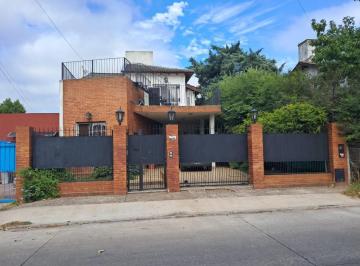 san-miguel-bella-vista-venta-chalet-5-o-mas-ambientes · Excepcional Casa en El Corazón de Bella Vista