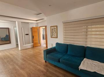 Casa · 193m² · 5 Ambientes · 1 Cochera · Venta Casa Multifamiliar con Jardin y Pileta
