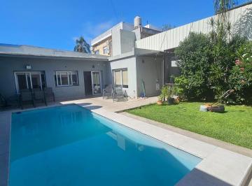 Casa · 193m² · 5 Ambientes · 1 Cochera · Venta Casa 4 Dorm. con Jardin/pileta en Villa Adelina