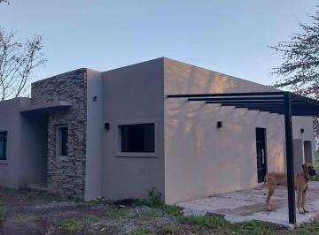 Casa · 125m² · 4 Ambientes · 1 Cochera · Venta Casa 4 Ambientes en Barrio El Cazador, Escobar