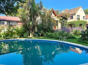 Casa · 445m² · 7 Ambientes · 2 Cocheras · Venta Casa 7 Ambientes con 445 m² Pileta Cochera Jardín en Olivos