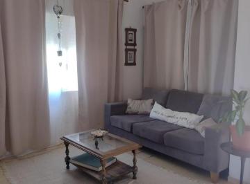 Casa · 75m² · 3 Ambientes · 2 Cocheras · Venta Casa 3 Ambientes con Pileta y Jardin en Los Polvorines