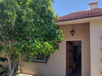 Casa · 75m² · 3 Ambientes · 1 Cochera · Venta Casa 3 Ambientes con Pileta y Jardin en Los Polvorines