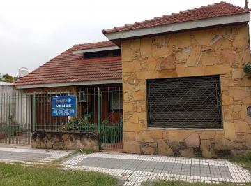 Casa · 200m² · 3 Ambientes · 1 Cochera · Casa en Lomas de Zamora Oeste