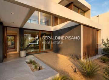 Casa · 230m² · 7 Ambientes · 2 Cocheras · Casa en Venta en Carpinchos, Nordelta, Tigre