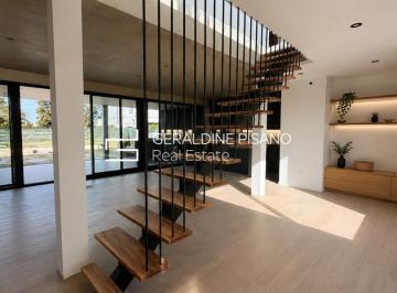 Casa · 230m² · 6 Ambientes · 2 Cocheras · Casa en Venta en Carpinchos, Nordelta, Tigre