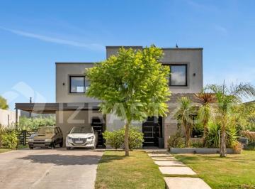Casa · 170m² · 5 Ambientes · 6 Cocheras · Casa a La Venta en Los Arces