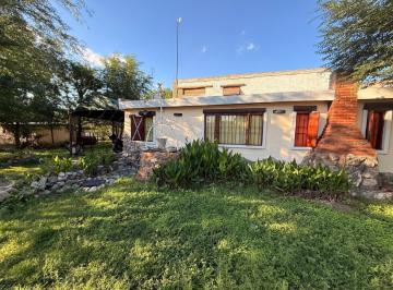 Casa · 110m² · 4 Dormitorios · 1 Cochera · Casa de Dos Plantas en Cosquin
